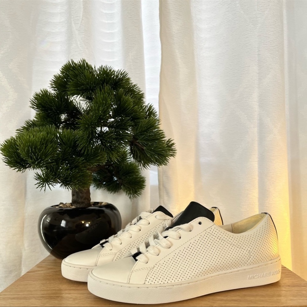 Michael Kors White & Black logo Leather shoes